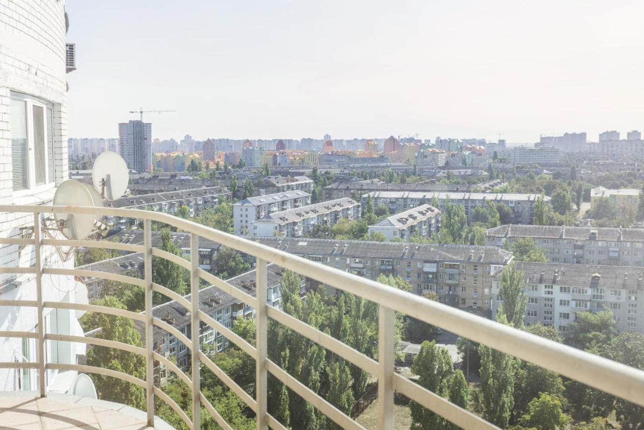 Apartments On Darnitsa Kyiv Exterior photo